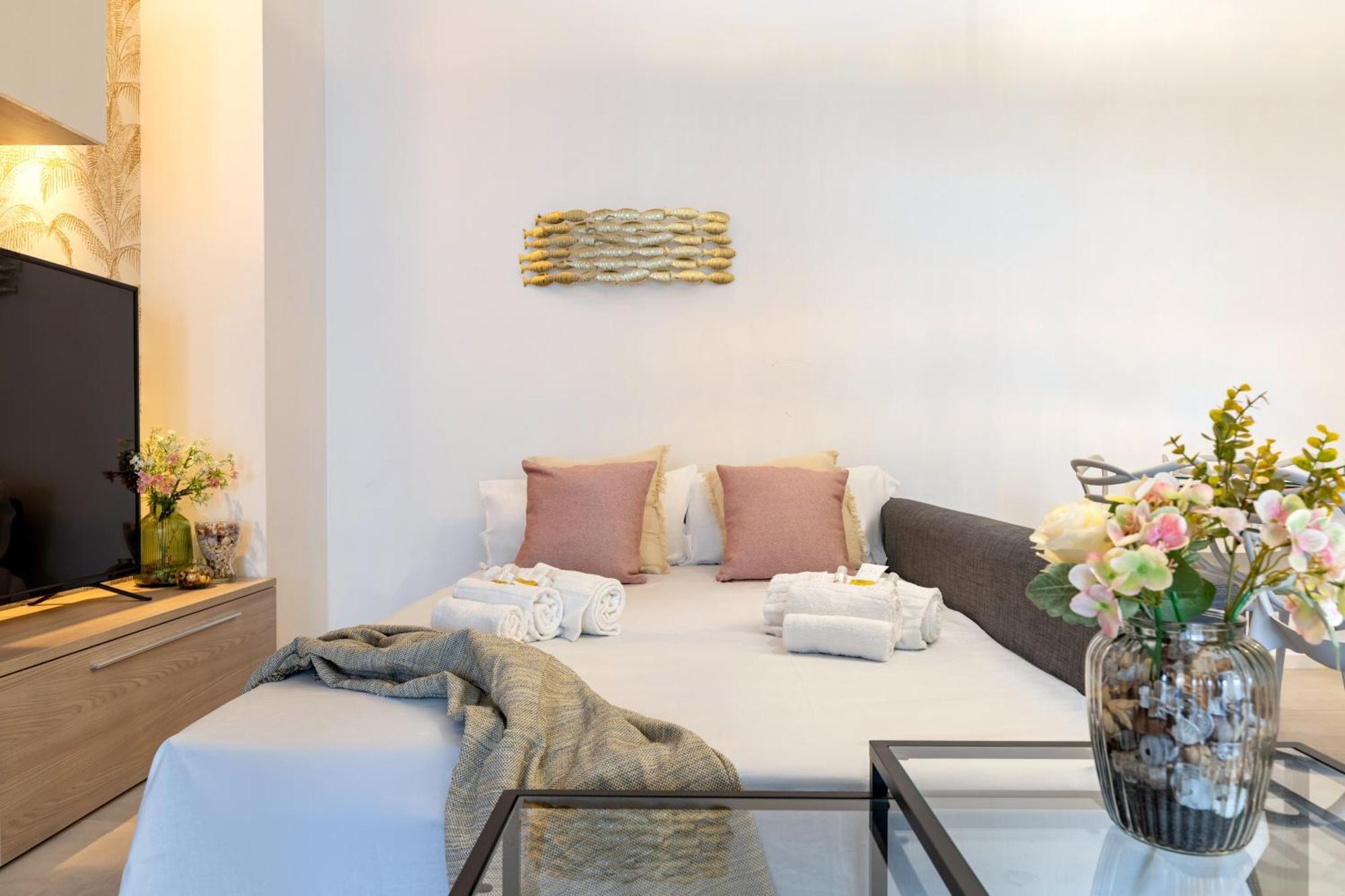 Relaxing Family 250m From & Free Garage Apartment *
