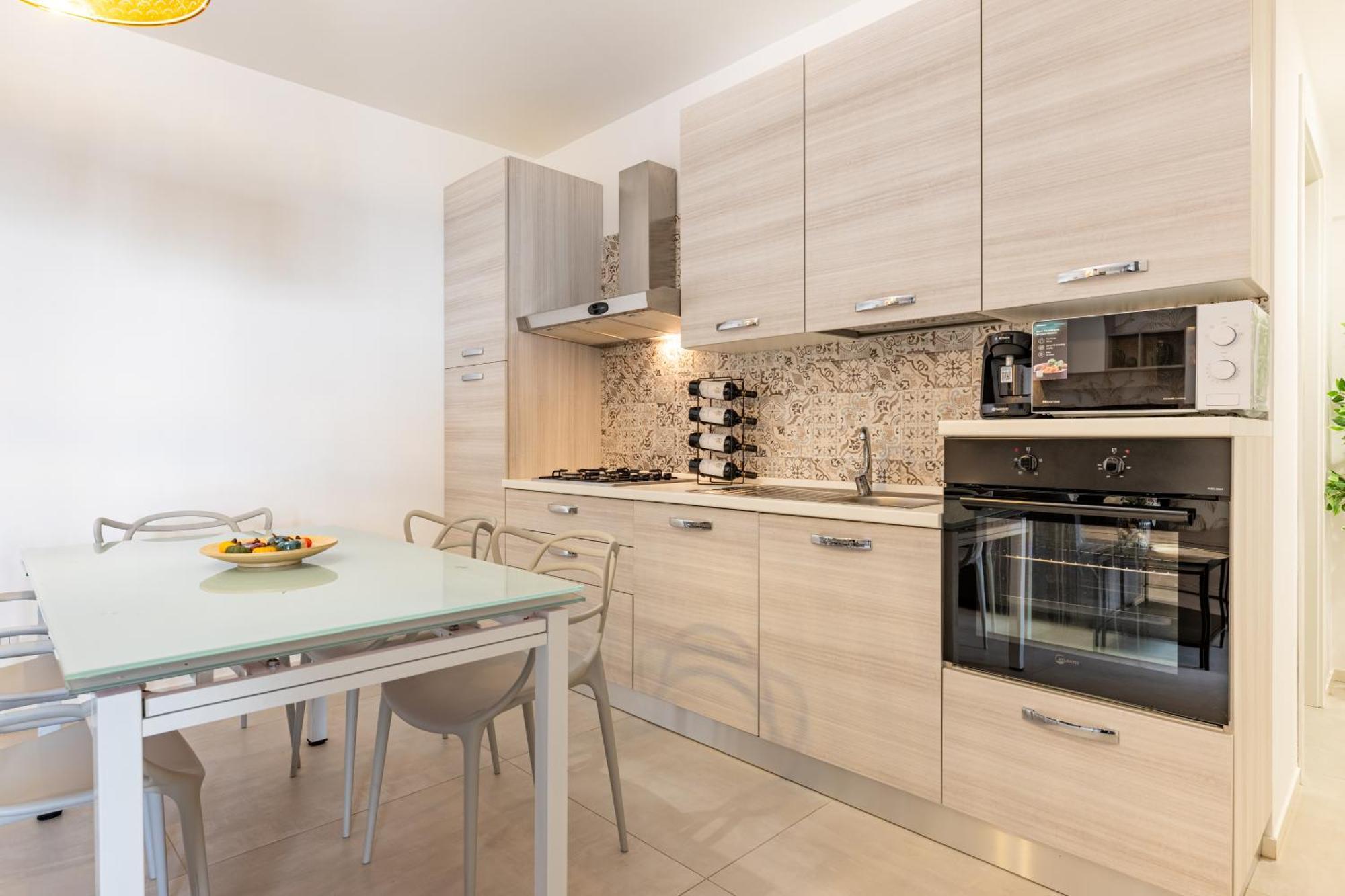 Relaxing Family 250m From & Free Garage Apartment *